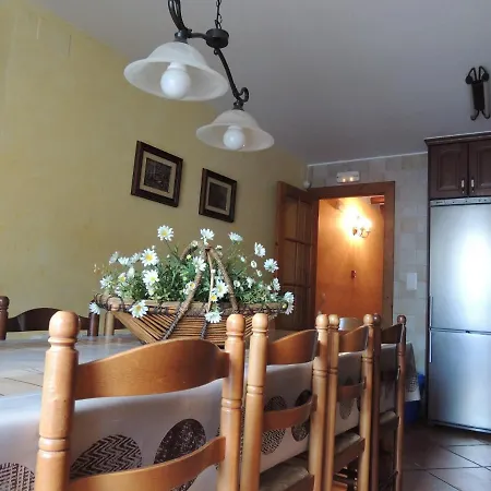Casa La Mercedes بيت ضيافة Ballobar